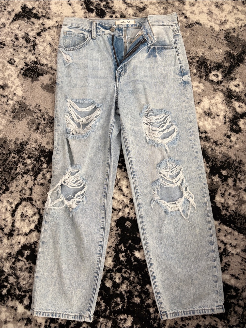 Light Wash Distressed Boyfriend Jeans - Casual Ripped Denim
